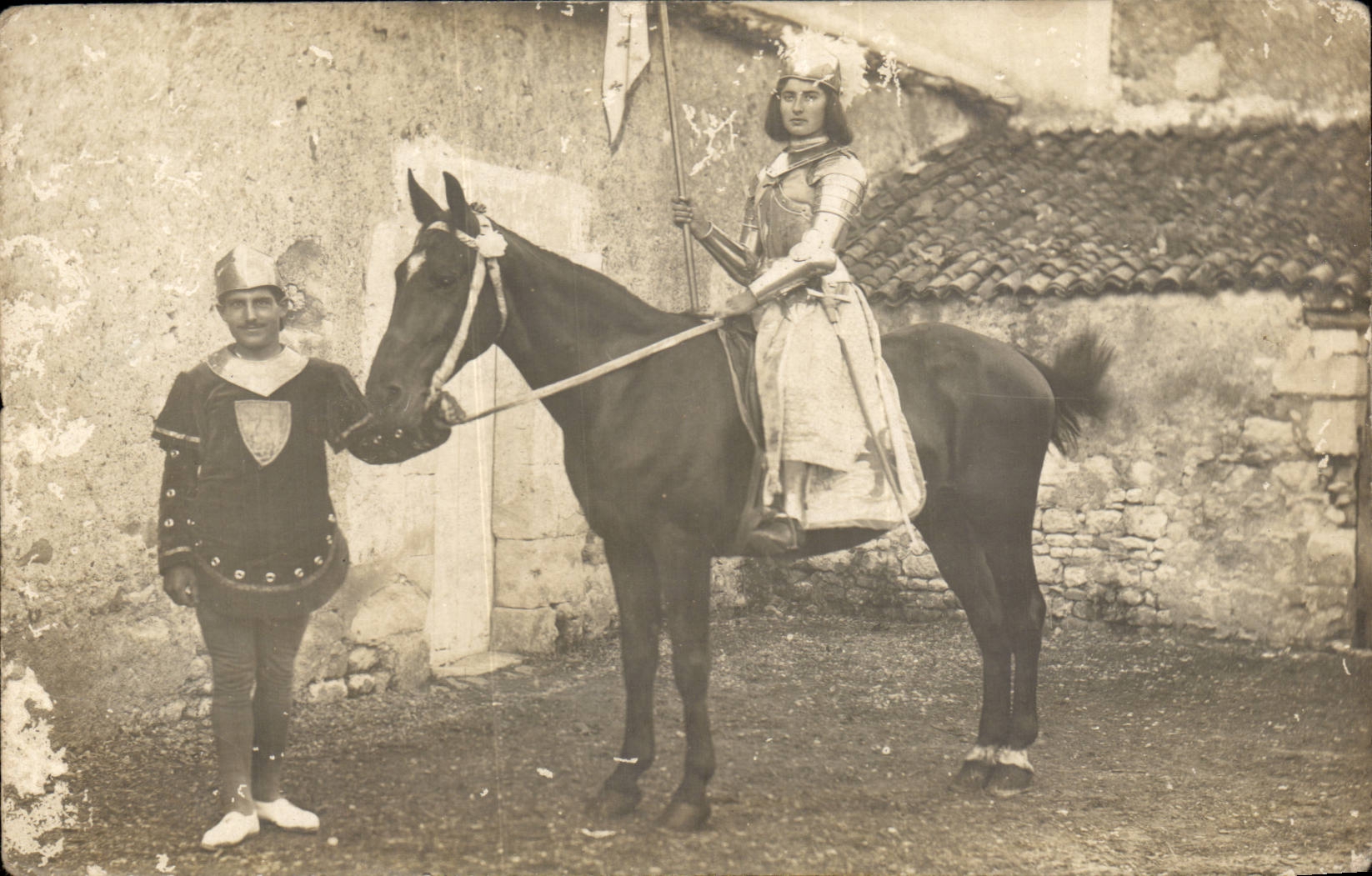 CARTE PHOTO Fete de Jeanne d'arc (a cheval)