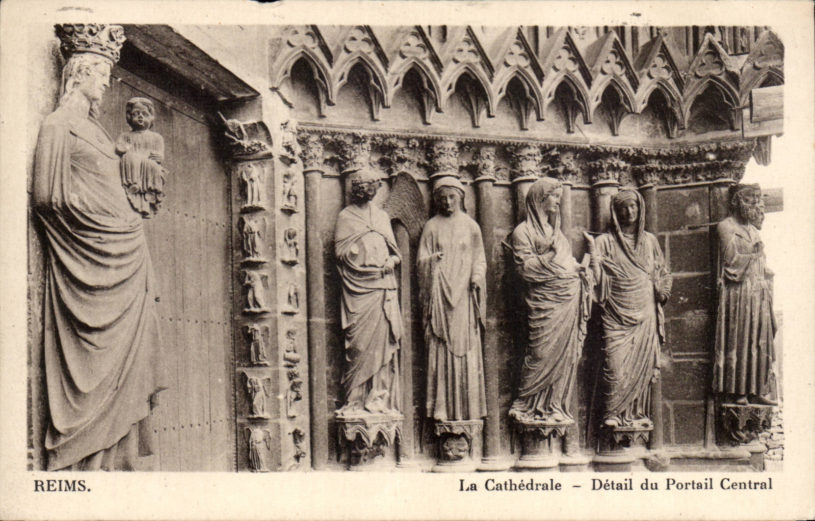 CPA Reims La cathedrale Detail du portail central