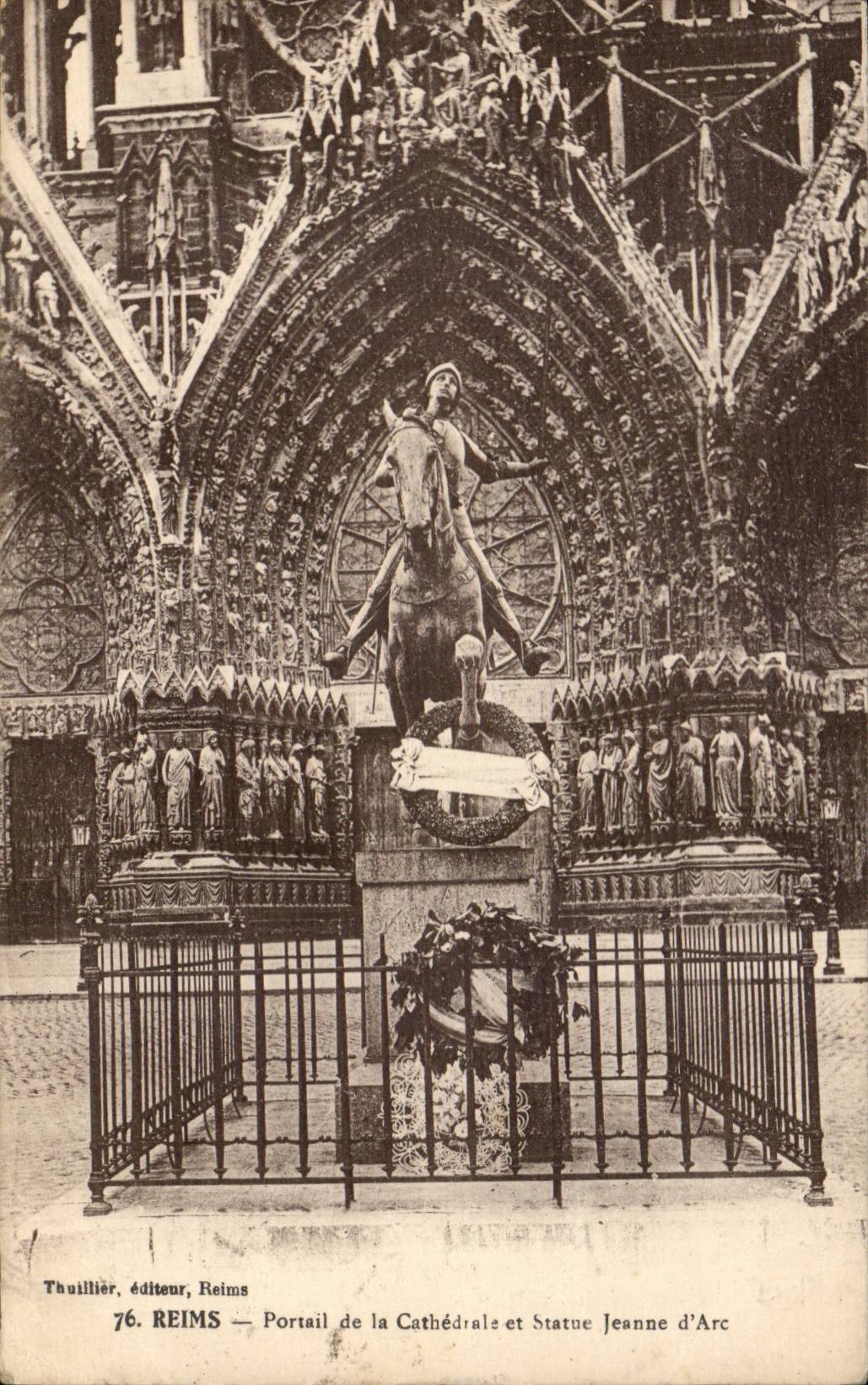 CPA Reims Portail de la cathedrale et statue Jeanne d'arc