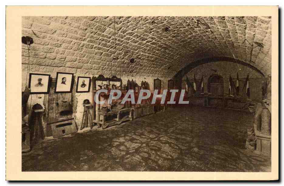 Fort de Douaumont — Vestiges de guerre rassemblés dans une casemate et formant musée