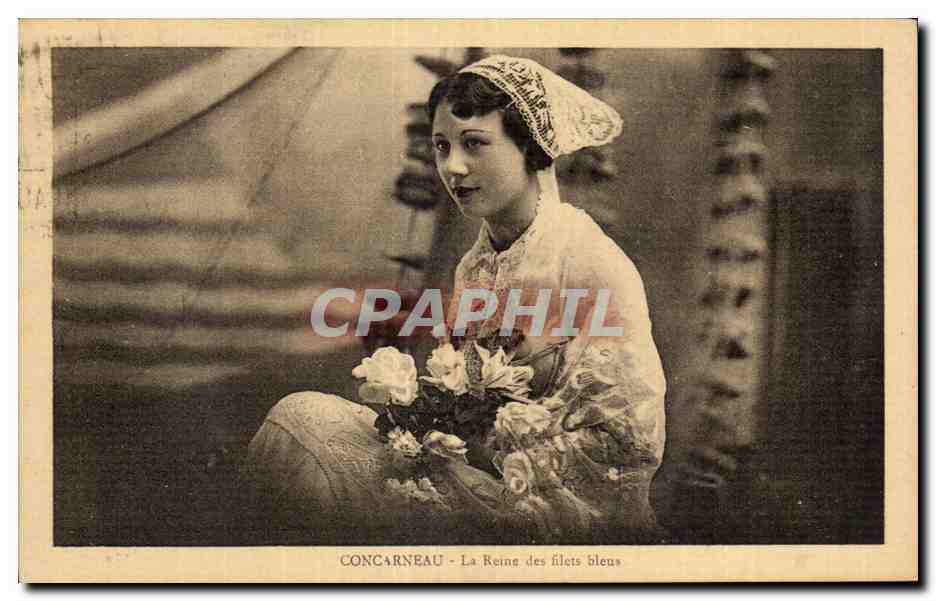 CPA Fantaisie Concarneau La reine des filets bleus Folklore Costume Coiffe