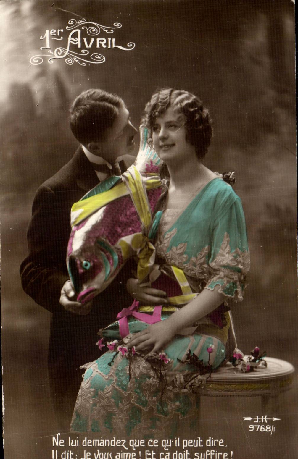 Couple avec poisson décoratif — J.K. 9768/1 — 1er Avril