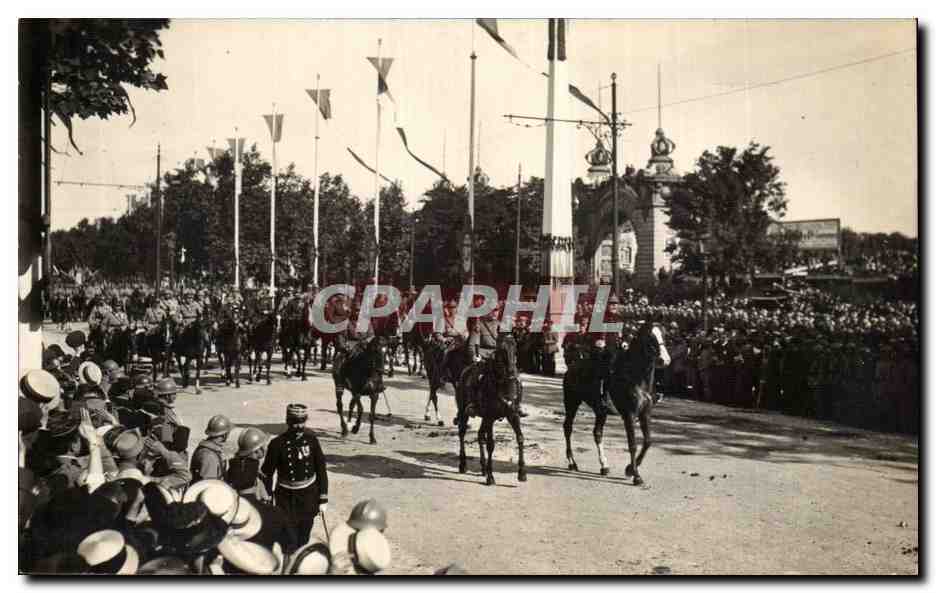 CPA Paris Les fetes de la Victoire 14 juillet 1914 Les Marechaux Joffre et Foch