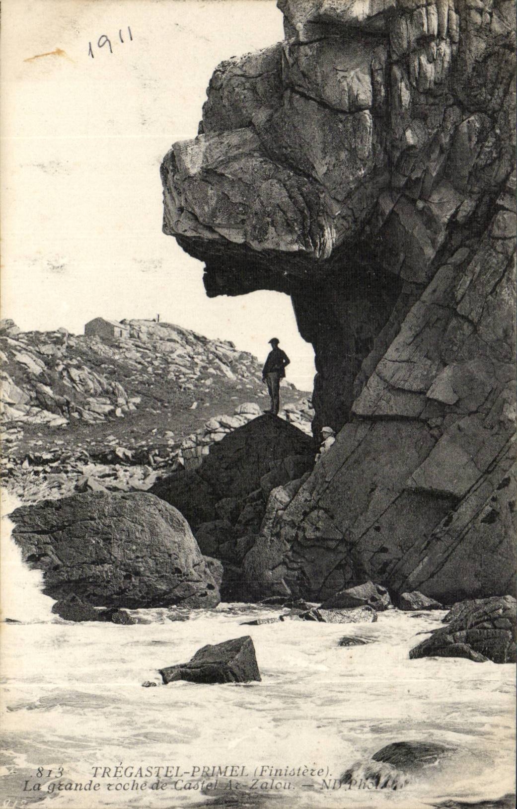 Trégastel-Primel — La grande roche de Castel-Az-Zalou — ND. Phot.