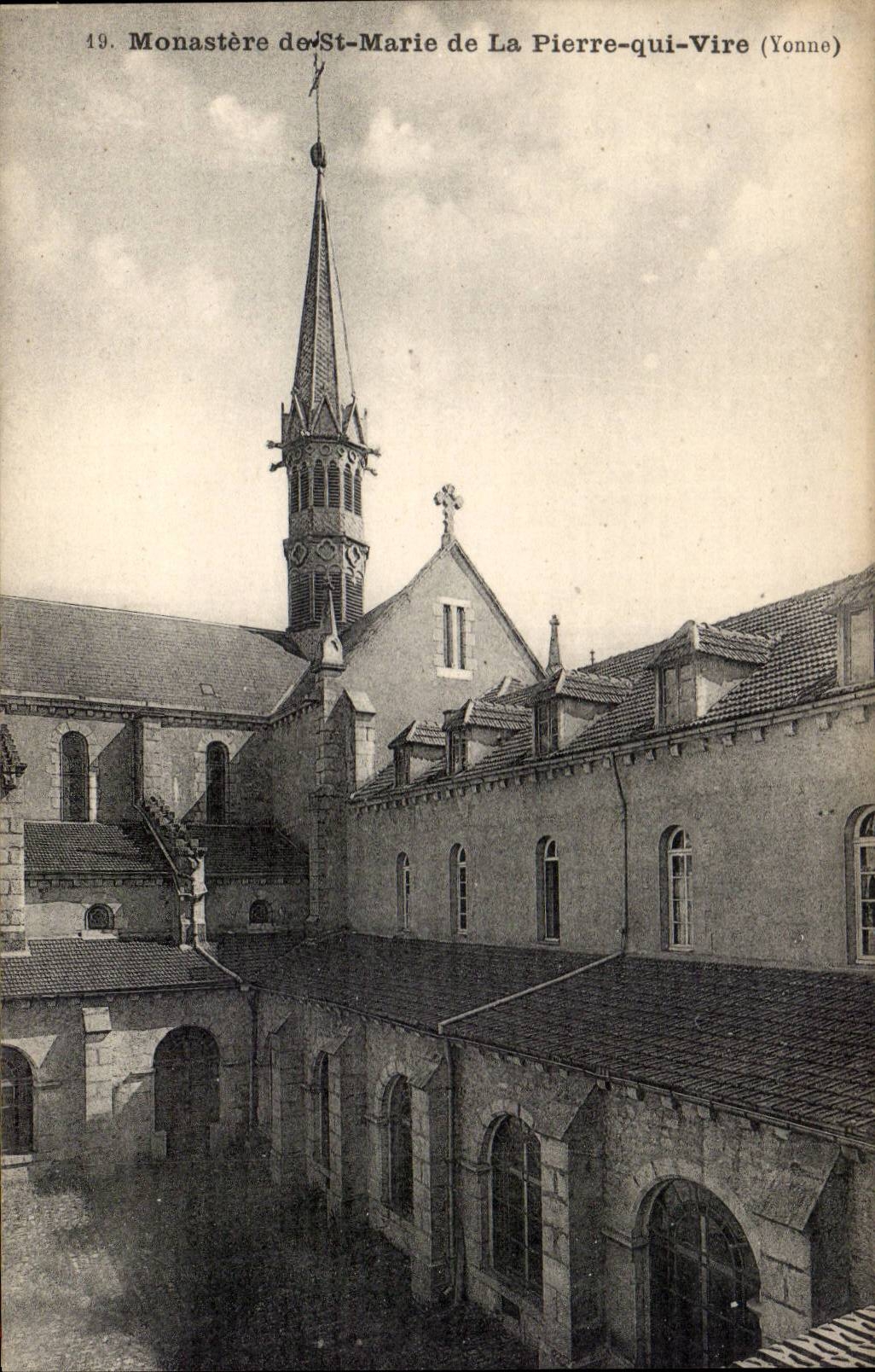 CPA Monastere de Sainte Marie de la Pierre qui Vire 