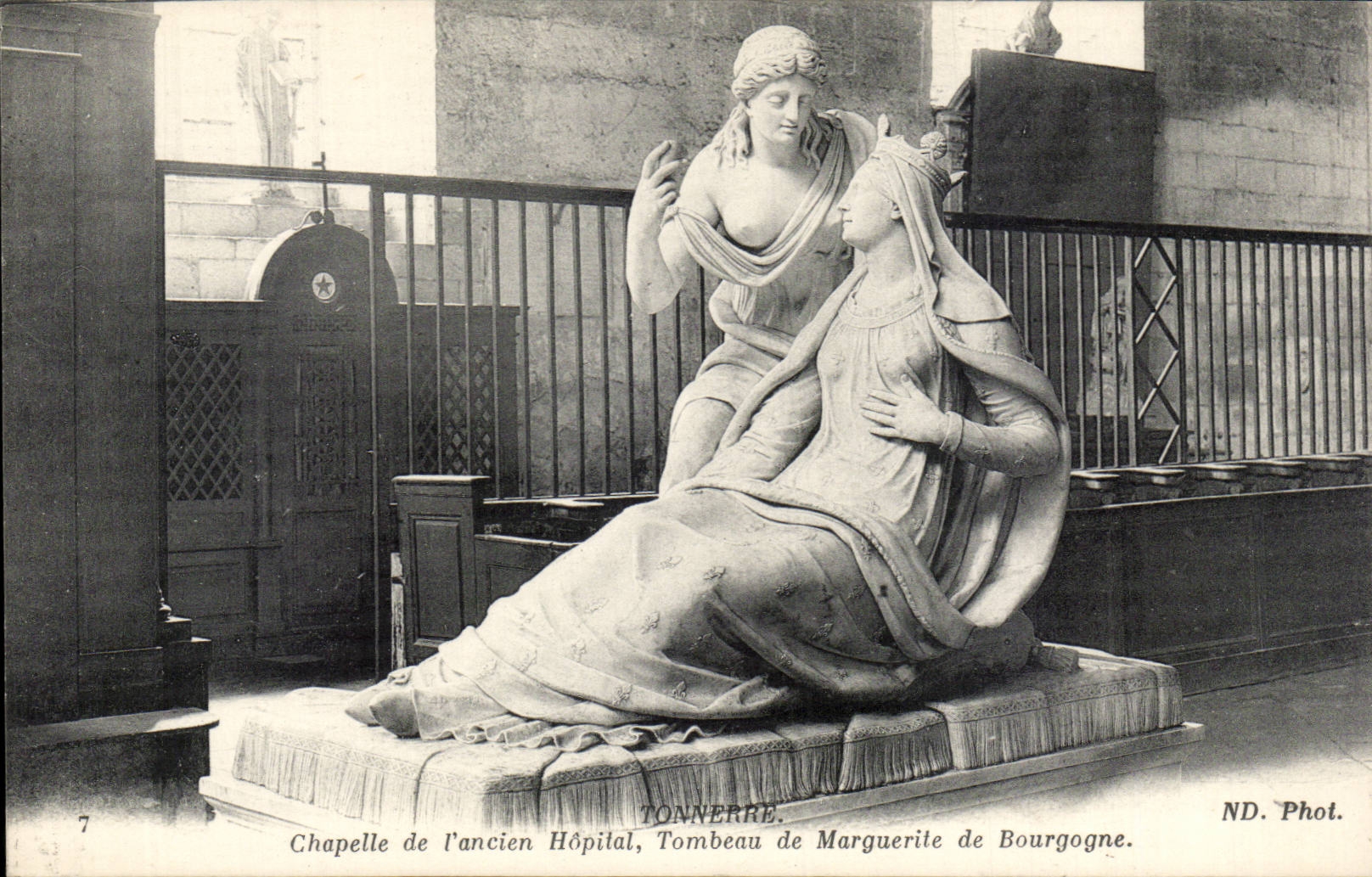 Chapelle de l'ancien Hôpital, Tombeau de Marguerite de Bourgogne — Tonnerre — ND. Phot.