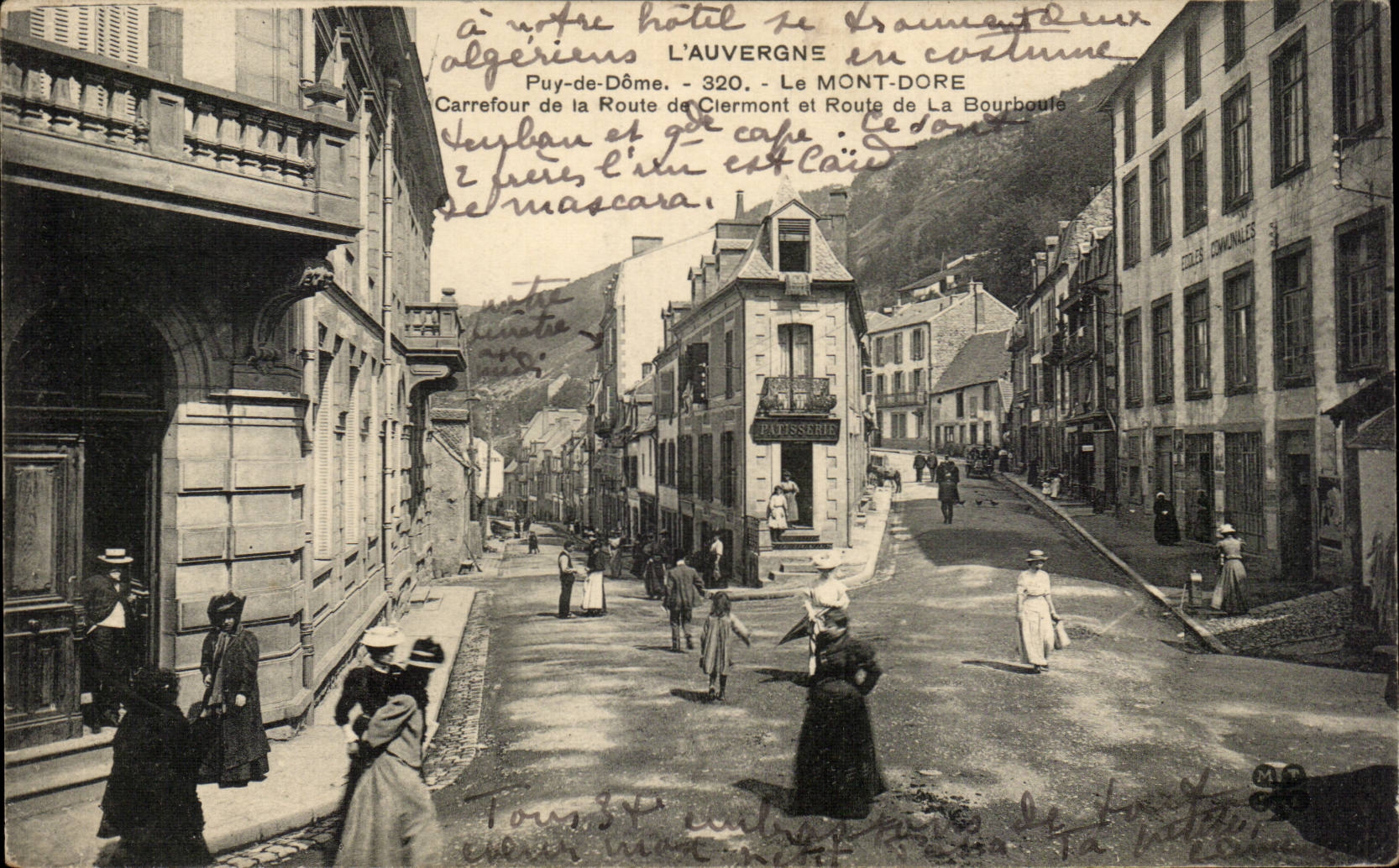 Puy-de-Dôme — Carrefour de la Route de Clermont et Route de La Bourboule — Hôtel L'AUVERGNE — éditeur non identifié