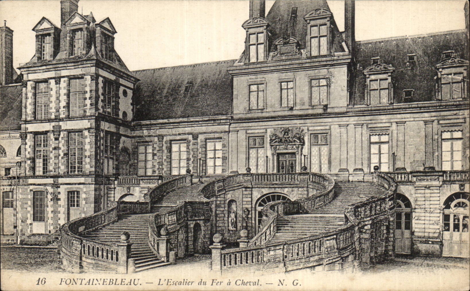 Fontainebleau — L'Escalier du Fer à Cheval — N. G.