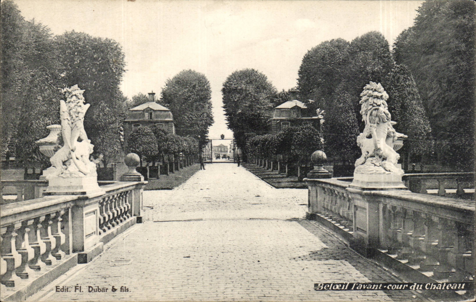 CPA Versailles Cour du chateau