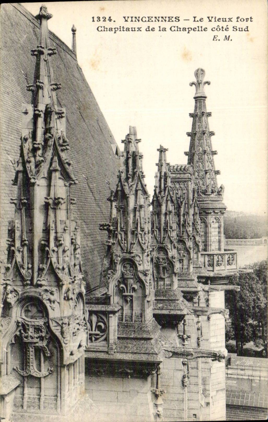 Vincennes — Le Vieux fort Chapiteaux de la Chapelle côté Sud — E. M.