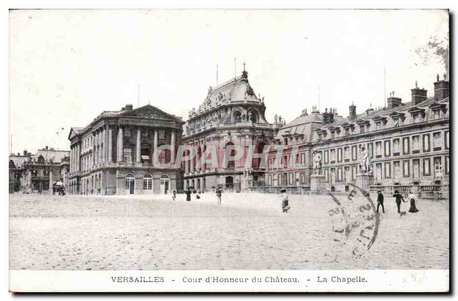 CPA Versailles Cour d'honneur du chateau La chapelle