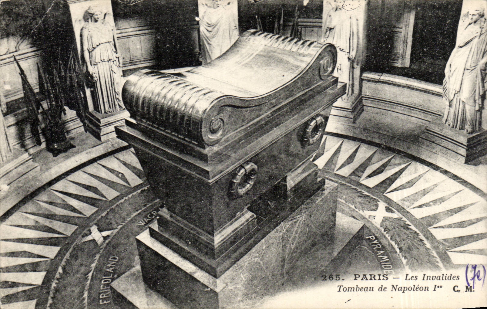 CPA Paris Les Invalides Tombeau de Napoleon 1er