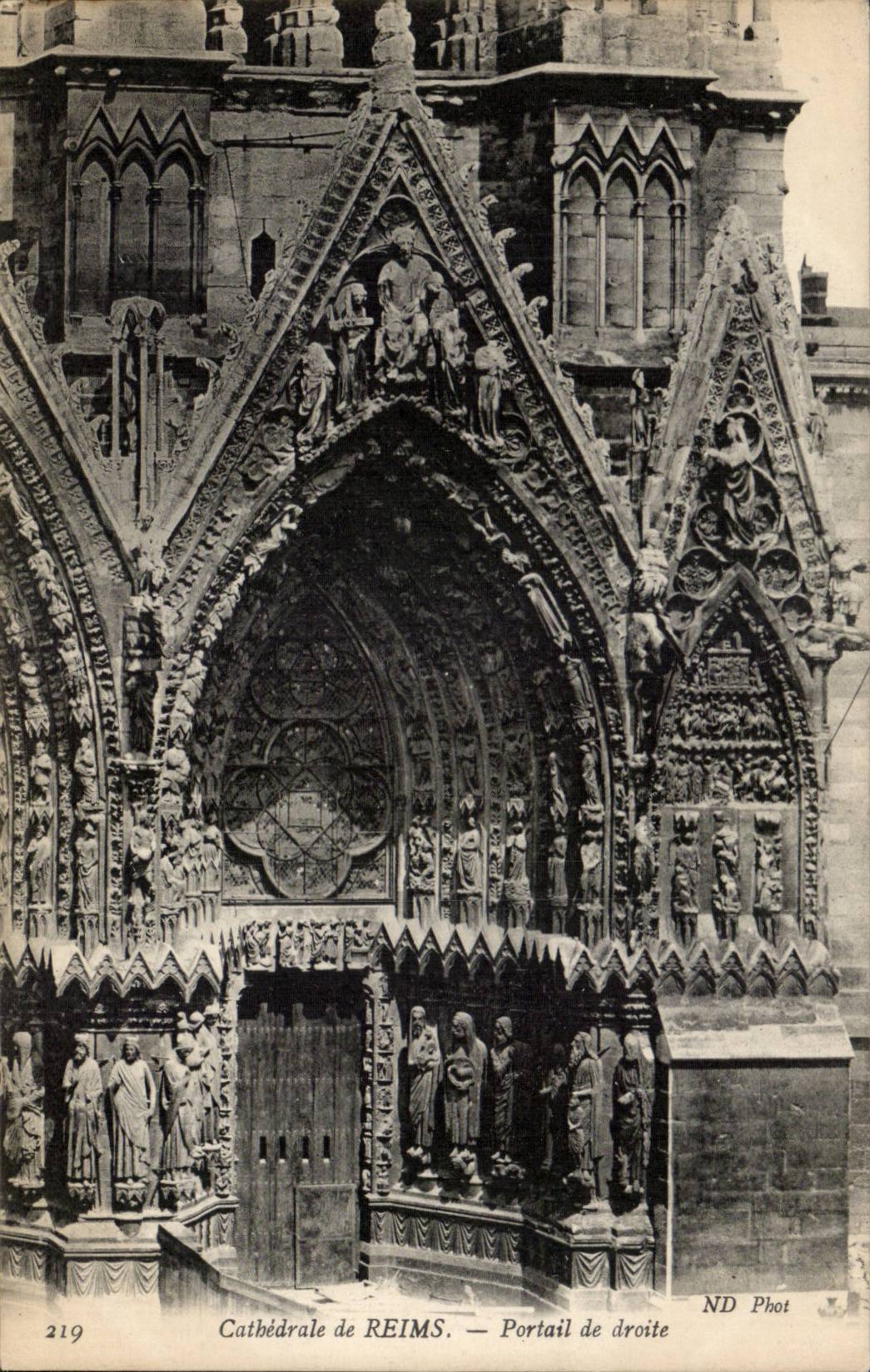 CPA Reims La cathedrale Portail de droite