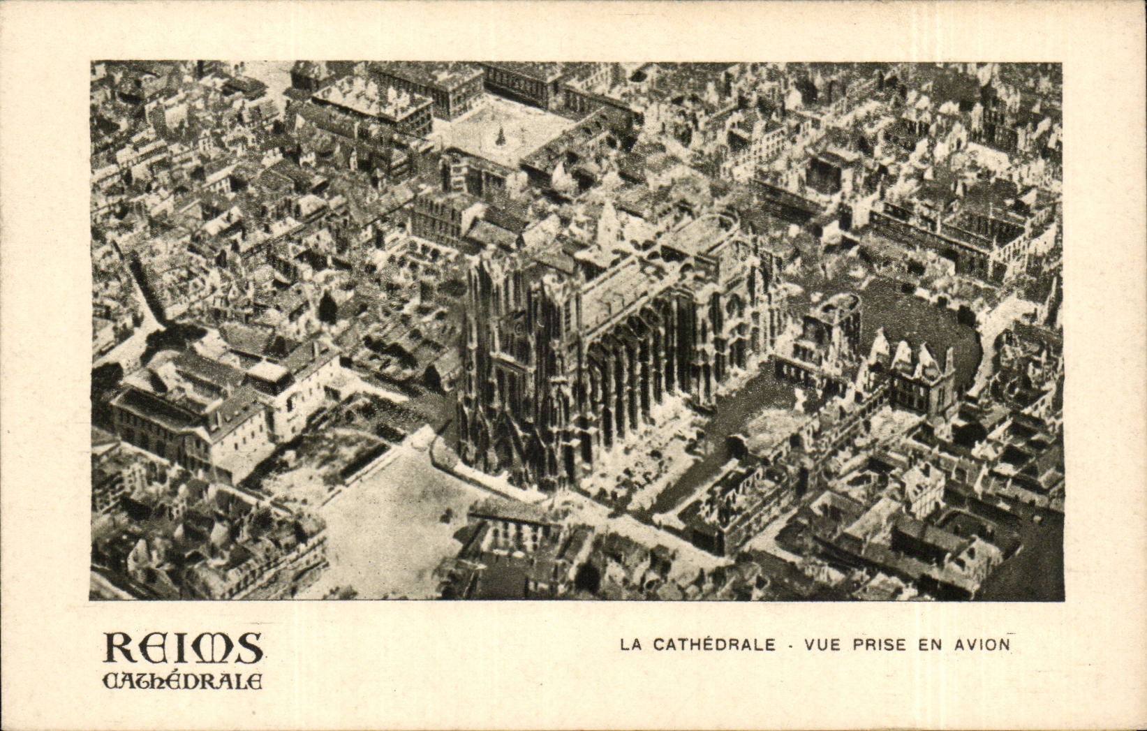Reims — Cathédrale — vue prise en avion — éditeur Reims Cathédrale, n°2