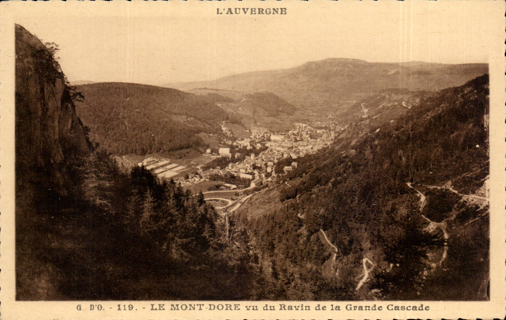 CPA Le Mont Dore vu du ravin de la grande cascade