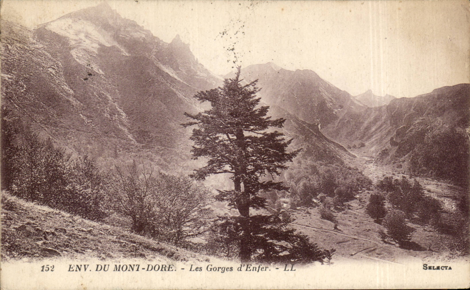 CPA Environs du Mont Dore Les gorges d'enfer