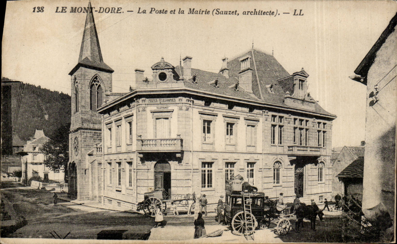 CPA Le Mont Dore La Poste et la mairie (Sauzet)