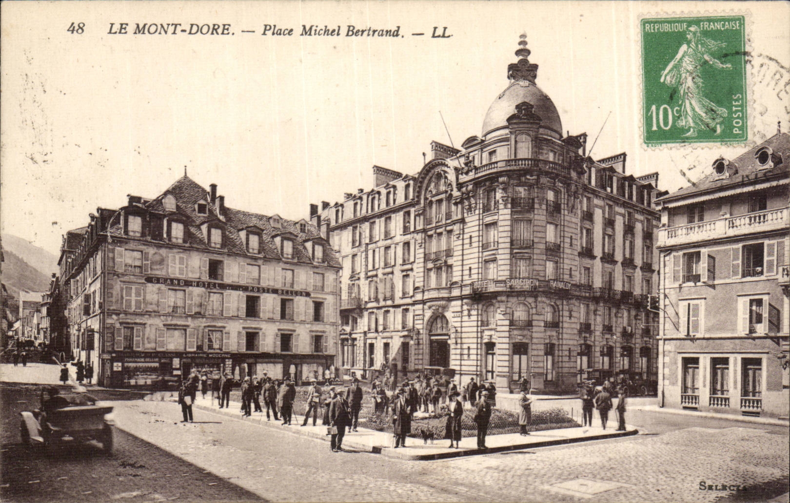 CPA Le Mont Dore Place Michel Bertrand