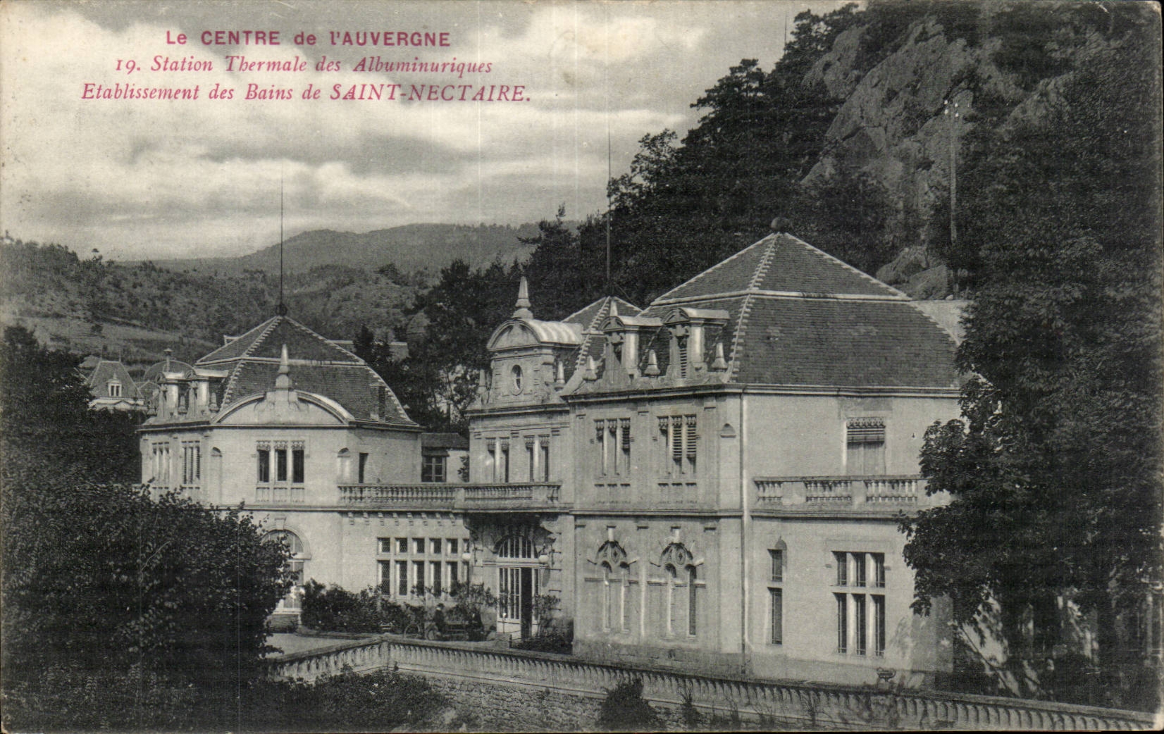 Le CENTRE de l'Auvergne — Station Thermale des Albuminuriques, Établissement des Bains de Saint-Nectaire — Édition des Galeries Modernes, Issoire