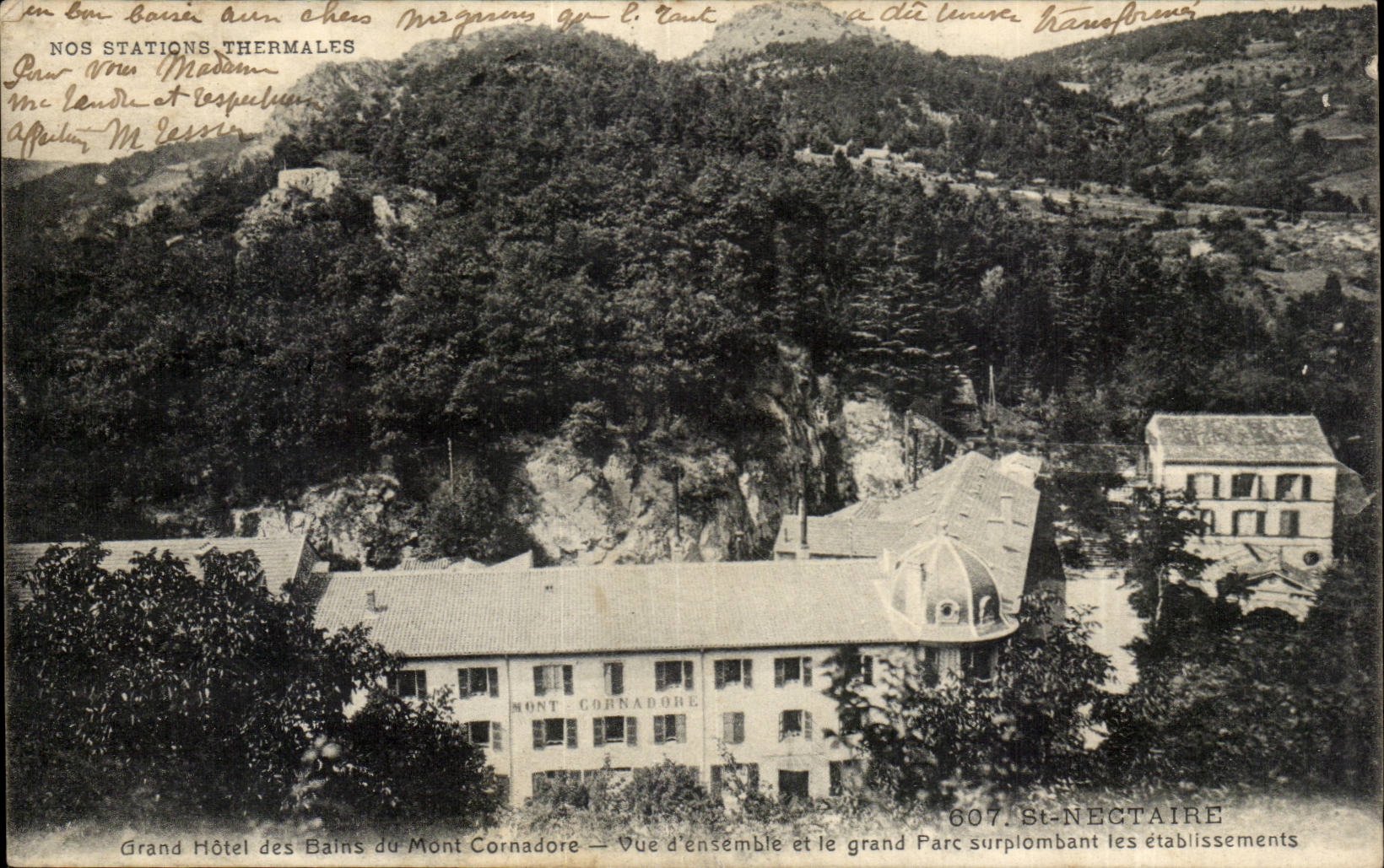 Mont Cornadore — Vue d'ensemble et le grand Parc surplombant les établissements — St-Nectaire