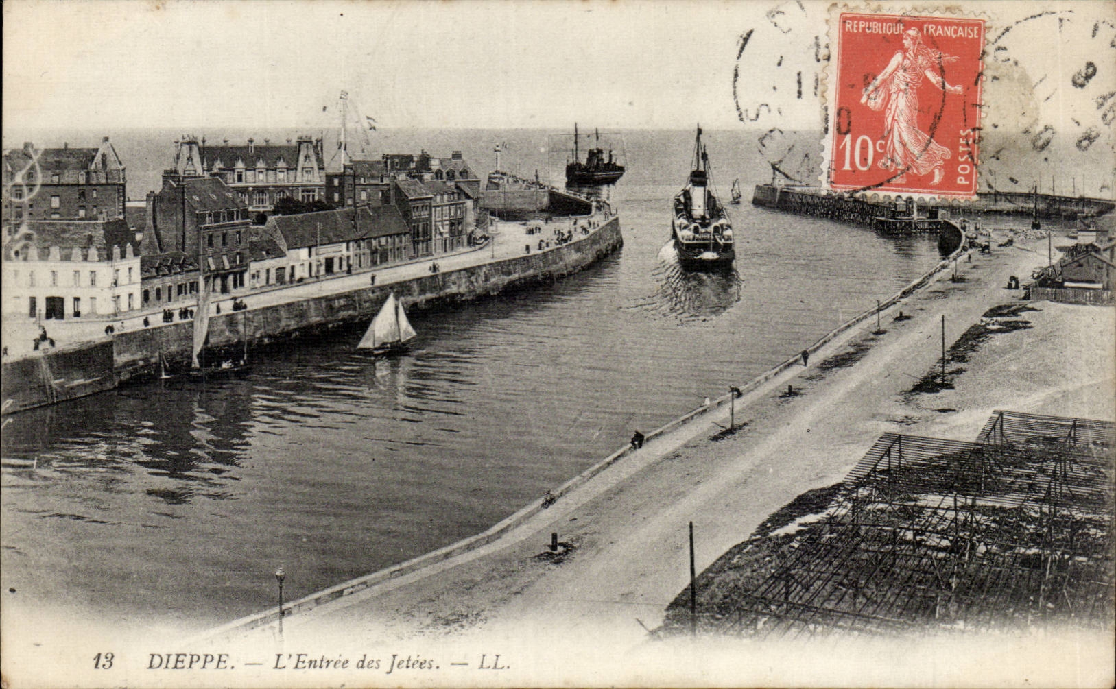 Dieppe - L'Entree des Jetees CPA 