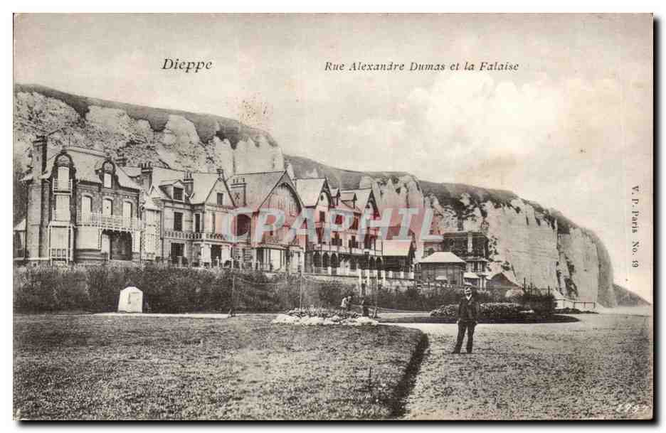 Dieppe - Rue Alexandre Dumas et la Falaise CPA 