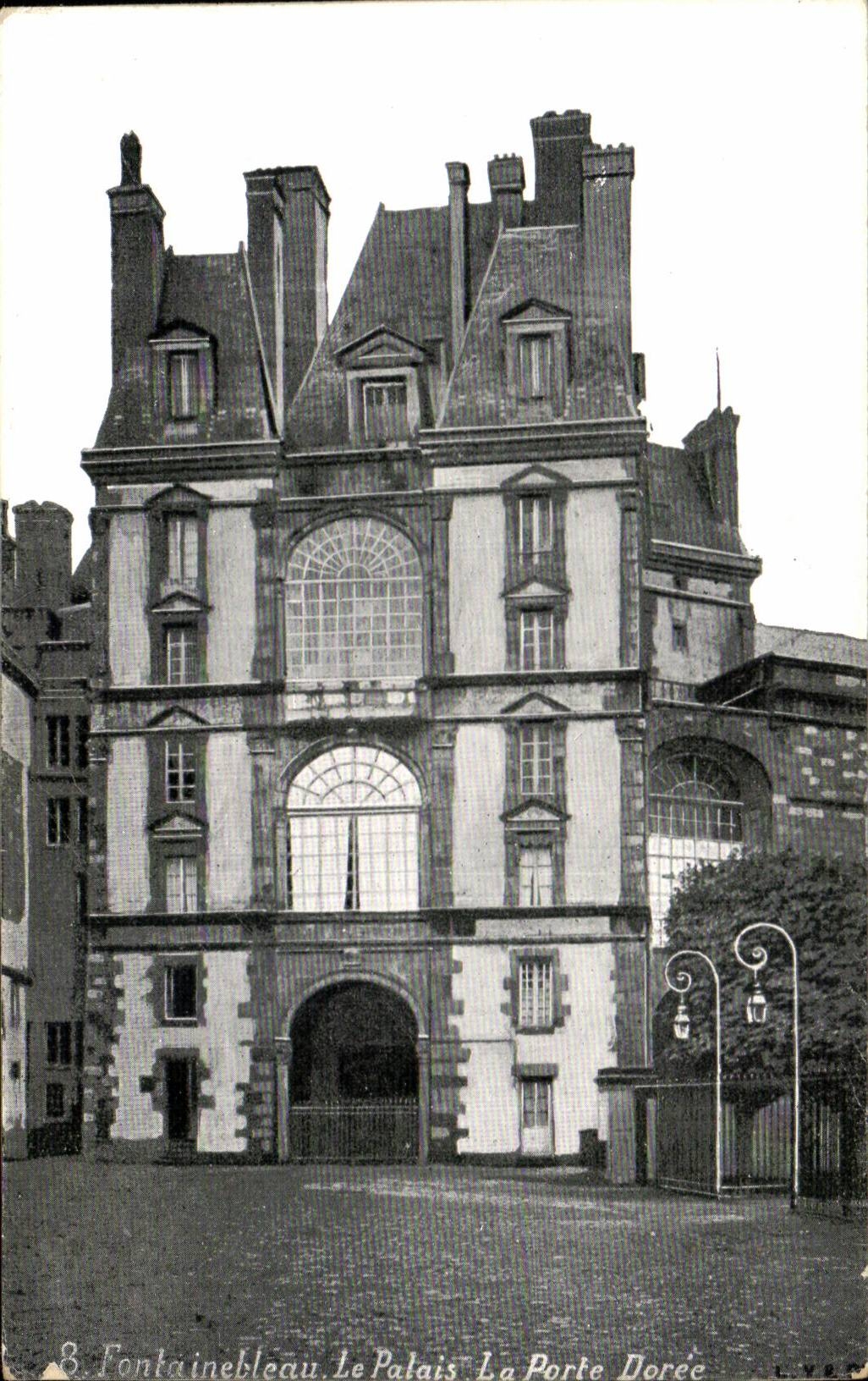 Fontainebleau - Het Paleis La Porte Dorée — uitgever L.Y. & Ch.