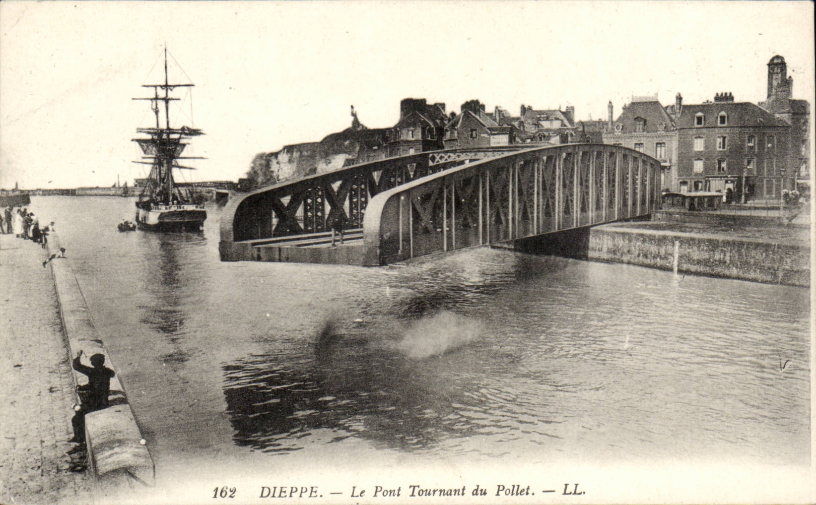 CPA Dieppe Le pont tournant du Pollet