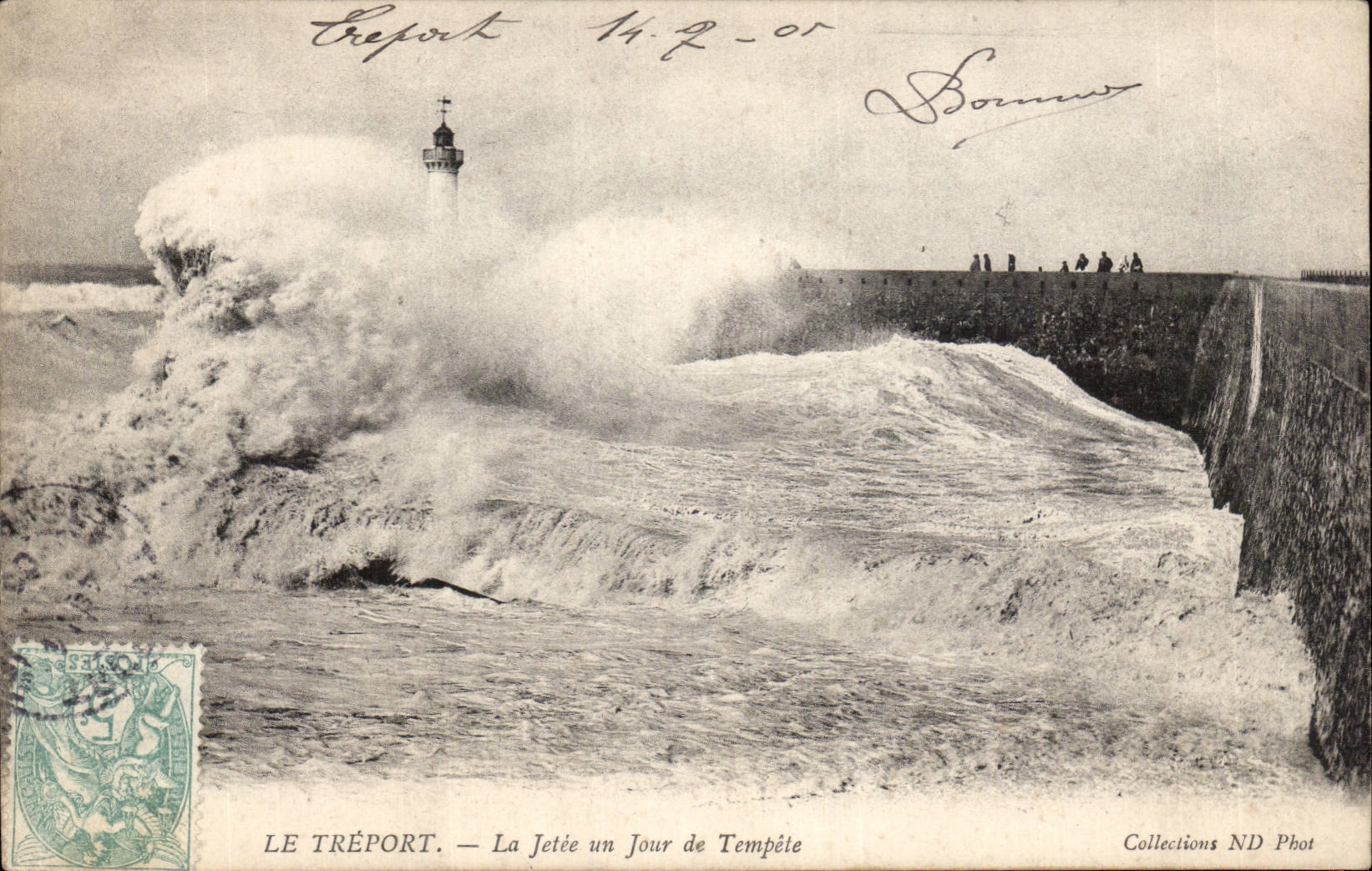 CPA Le Treport la jetee un jour de tempete