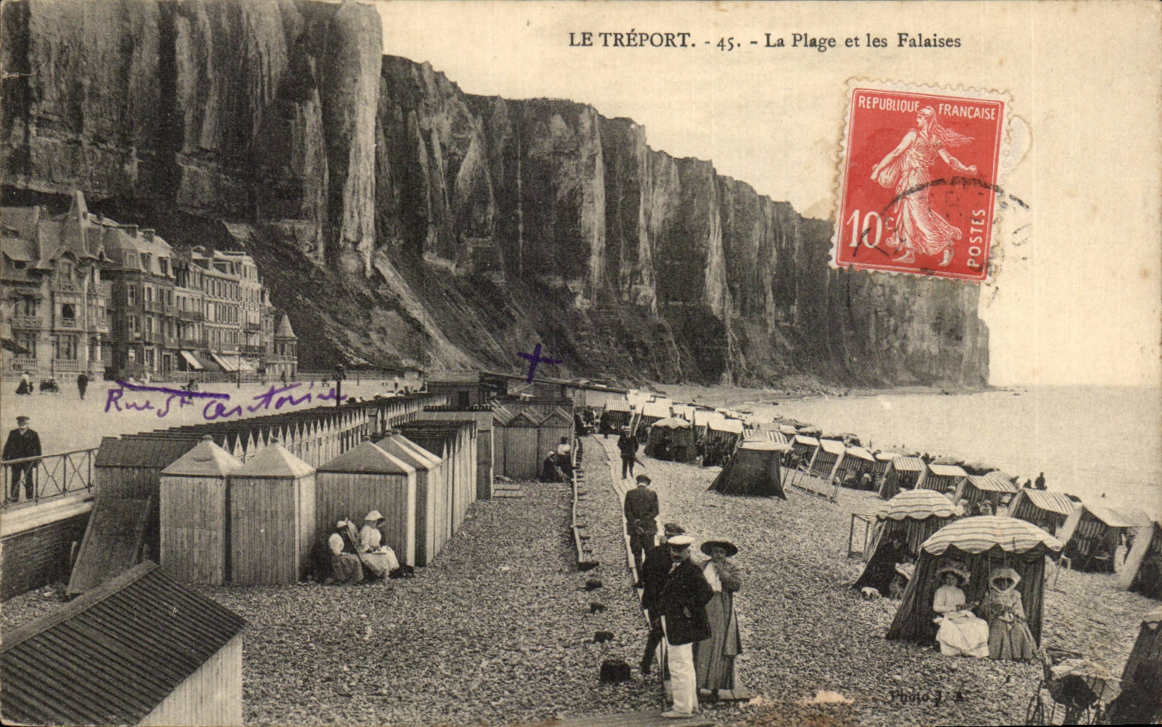 CPA Le Treport La plage et les falaises