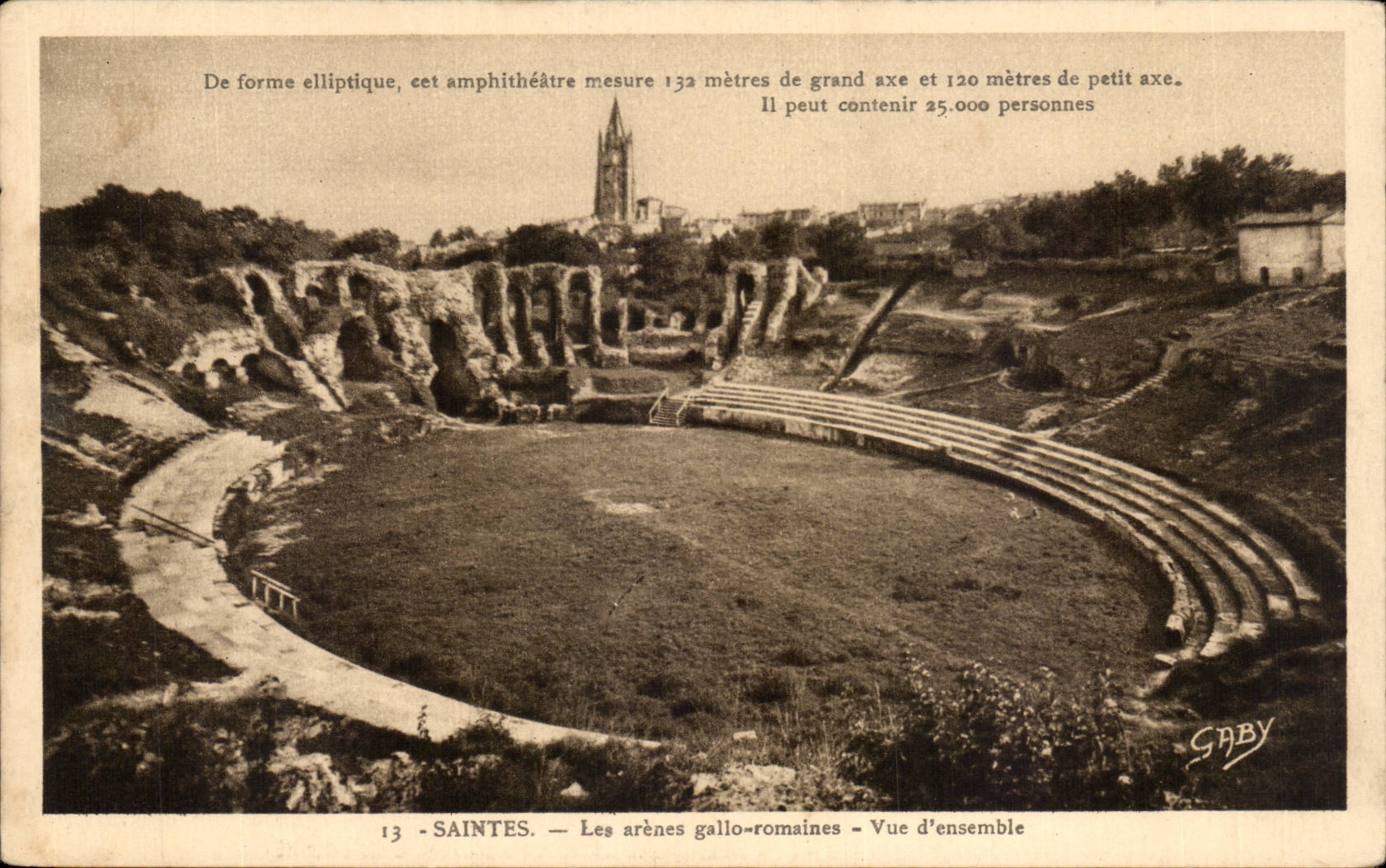 CPA Saintes Les arenes gallo romaines Vue d'ensemble