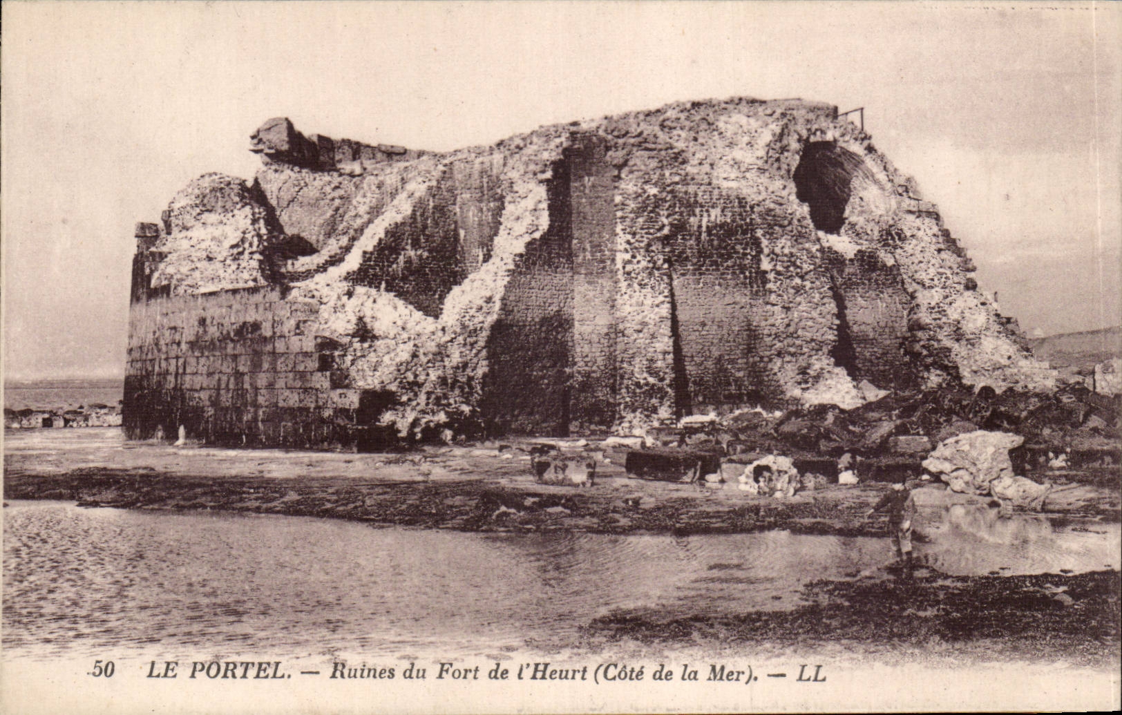 CPA Le portel Ruines du fort de l'Heurt Cote de la mer
