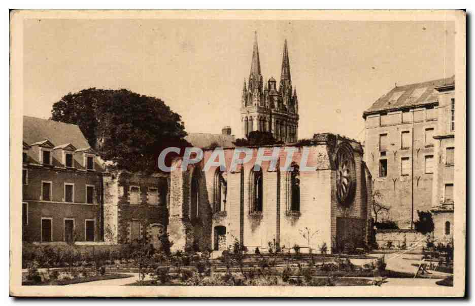 CPA Angers Les ruines Toussaint et la cathedrale Saint Maurice