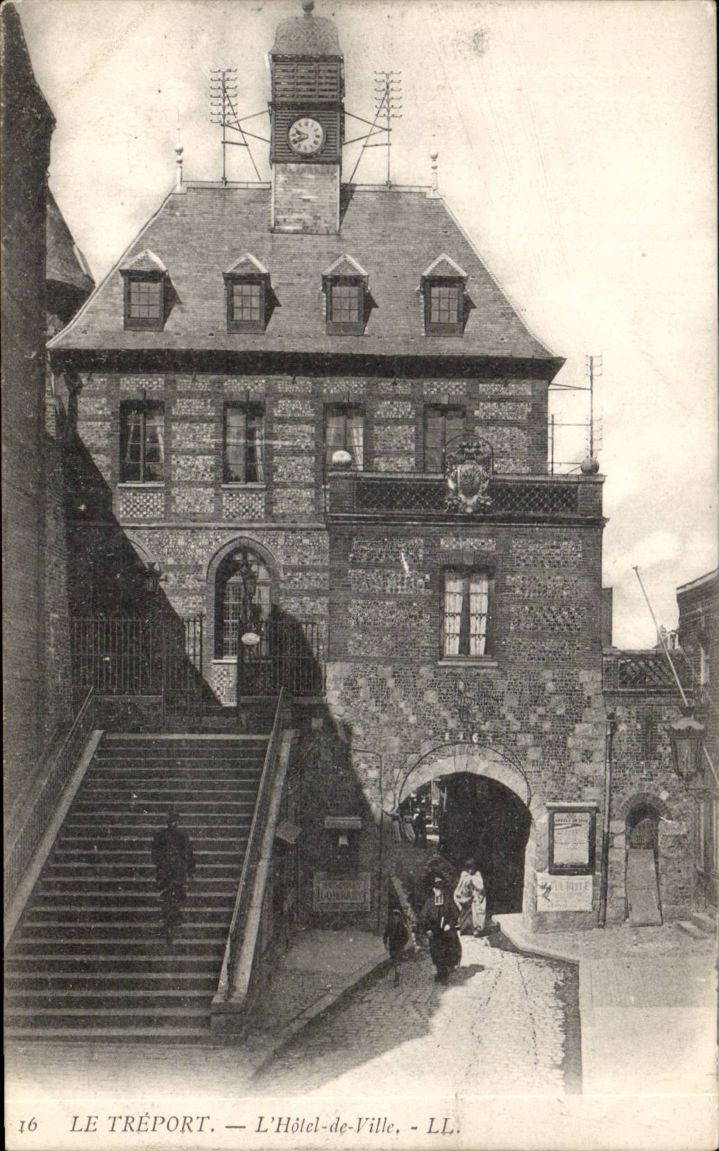 CPA Le Treport L'hotel de ville