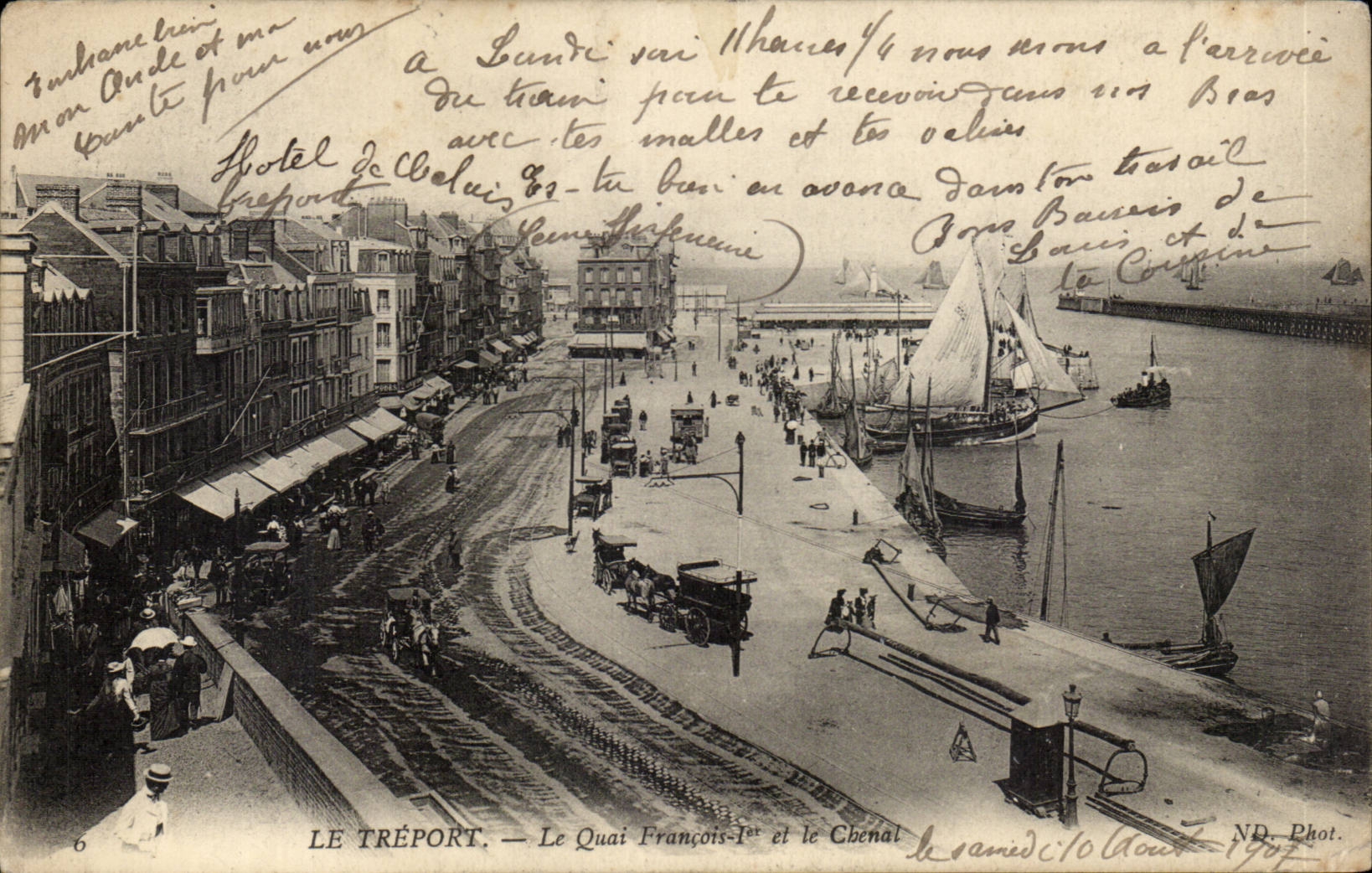 CPA Le Treport Le quai Francois 1er et le chenal
