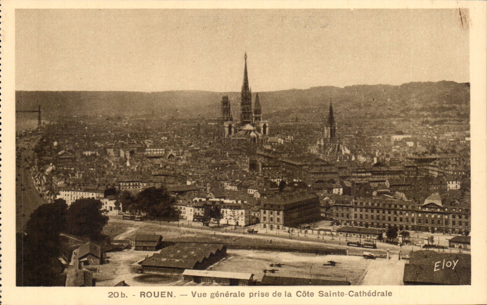 CPA Rouen Vue generale prise de la cote Sainte Cathedrale