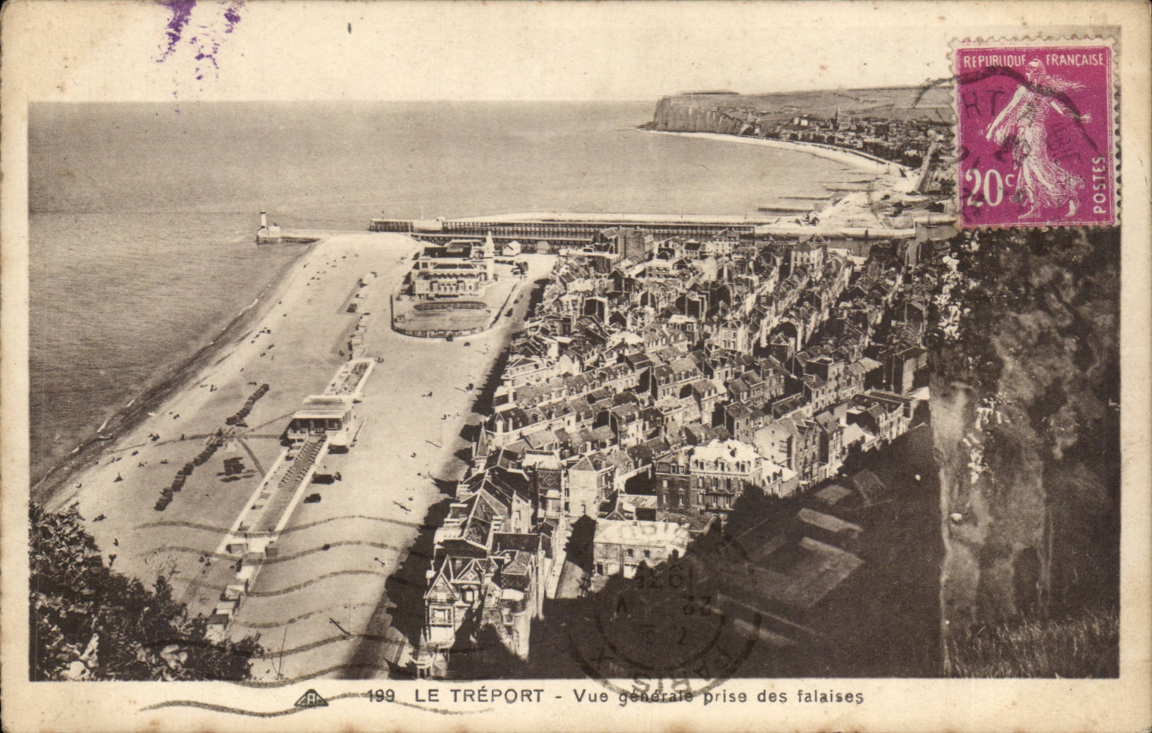 CPA Le Treport Vue generale prise des falaises
