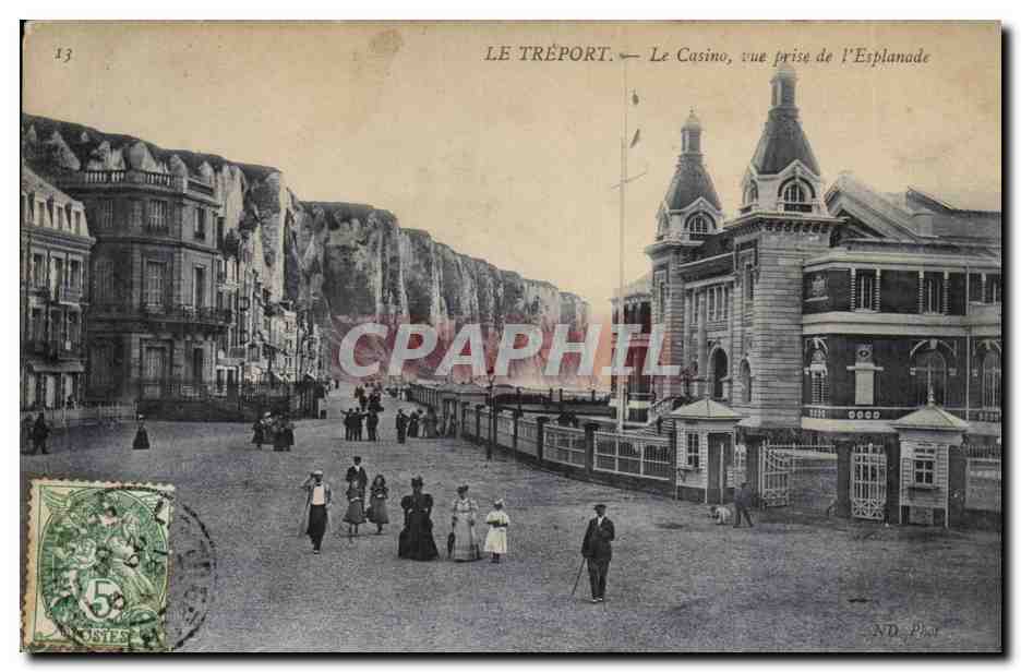 CPA Le Treport Le casino vue prise de l'esplanade