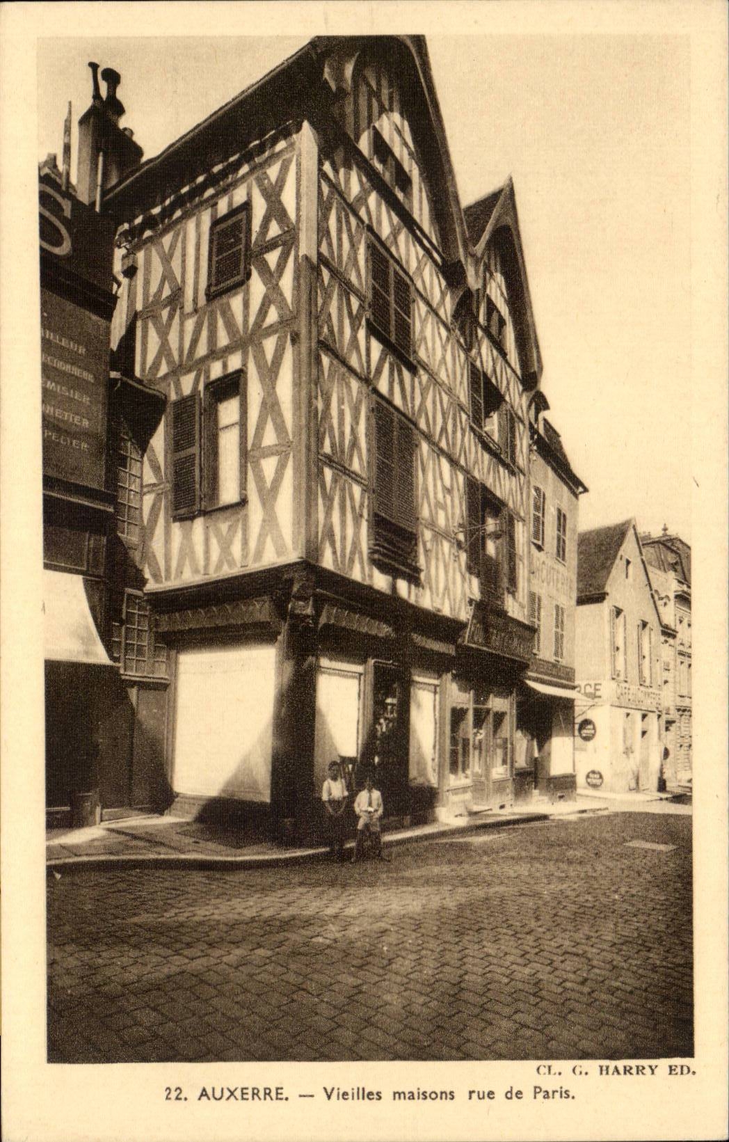 CPA Auxerre Vieilles maisons rue de Paris 