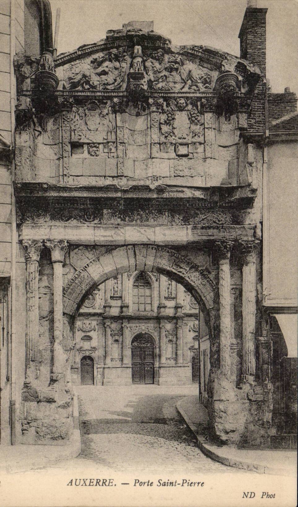 CPA Auxerre Porte Saint Pierre