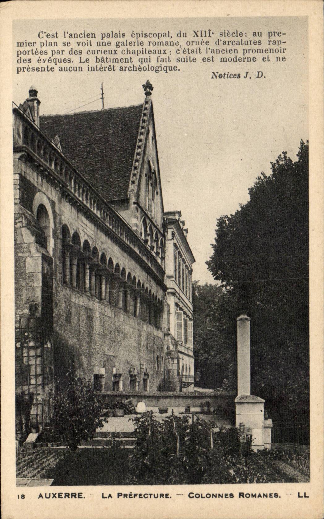CPA Auxerre La Prefecture Colonnes romaines