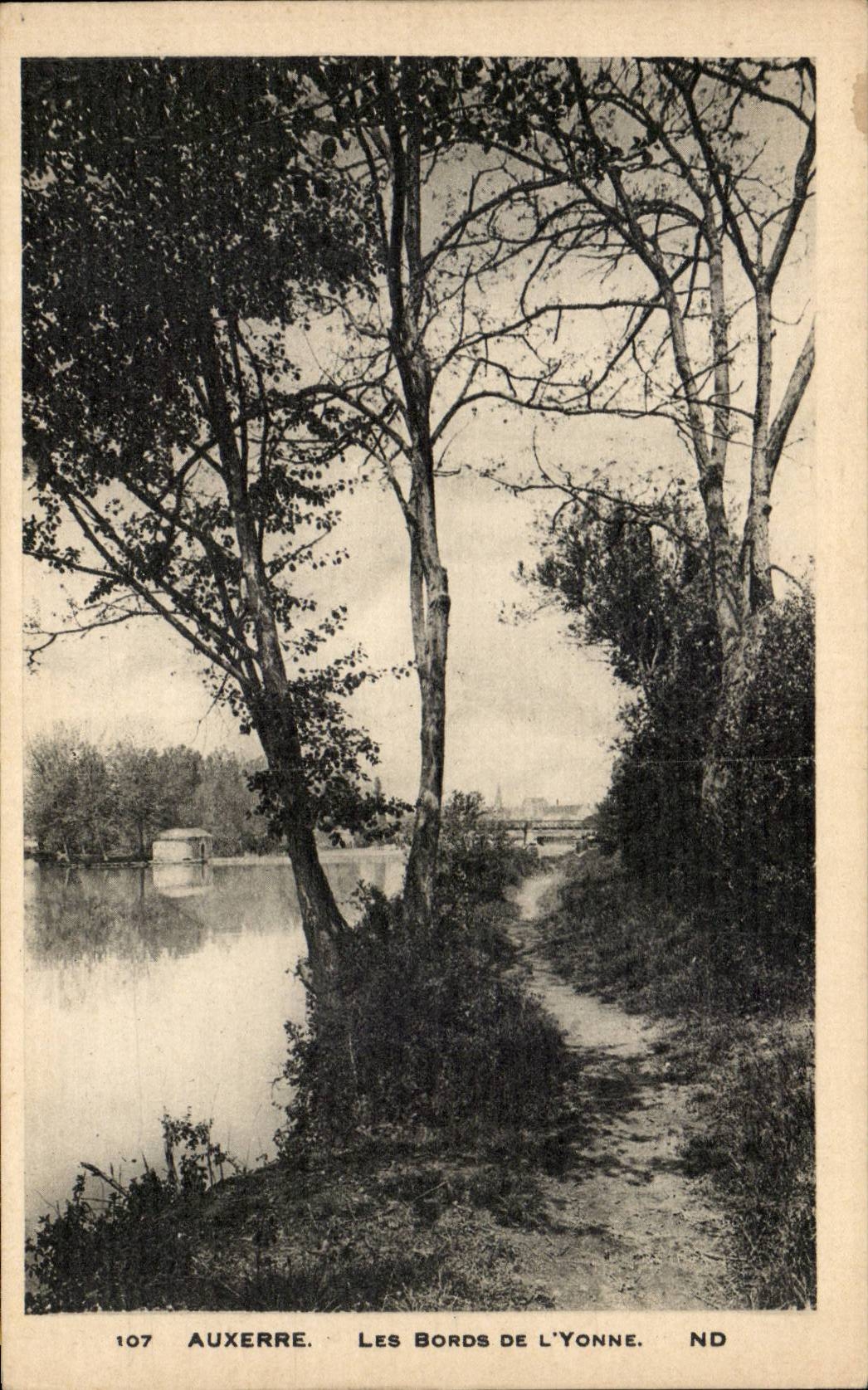 CPA Auxerre Les bords de l'Yonne