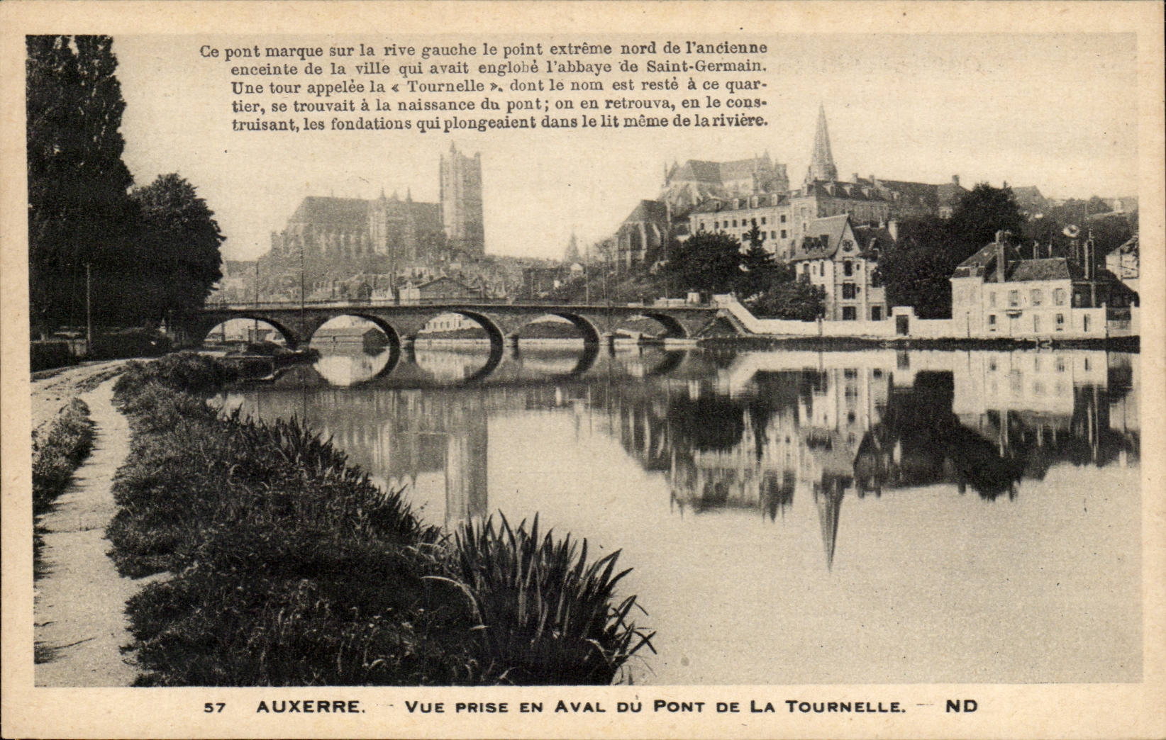 CPA Auxerre Vue prise en aval du pont de la Tournelle