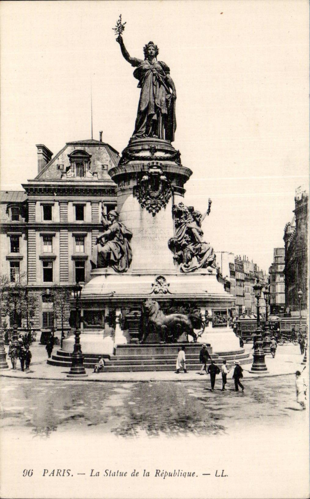 CPA Paris Statue de la Republique