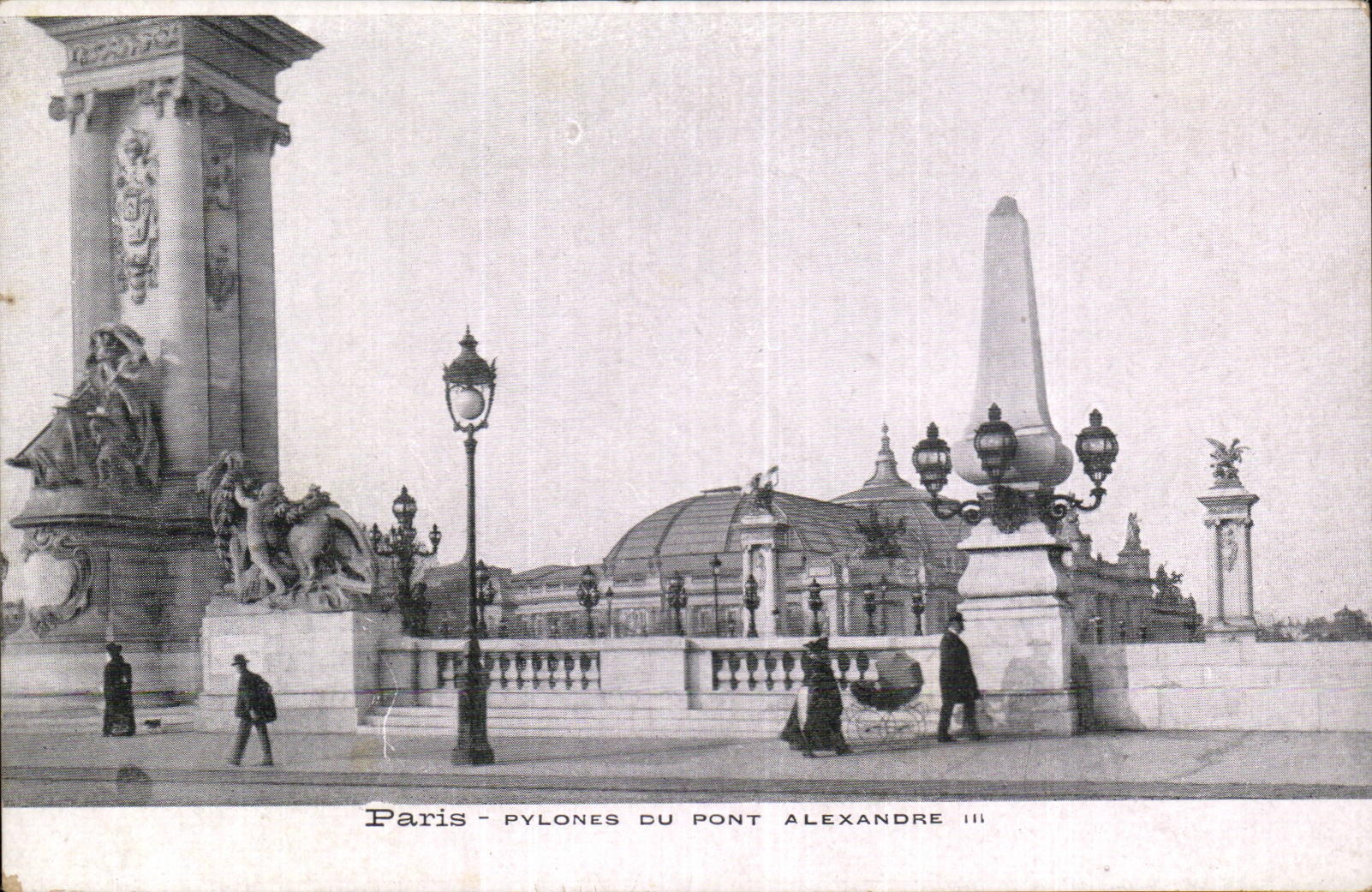 CPA Paris Pylones du pont Alexandre III