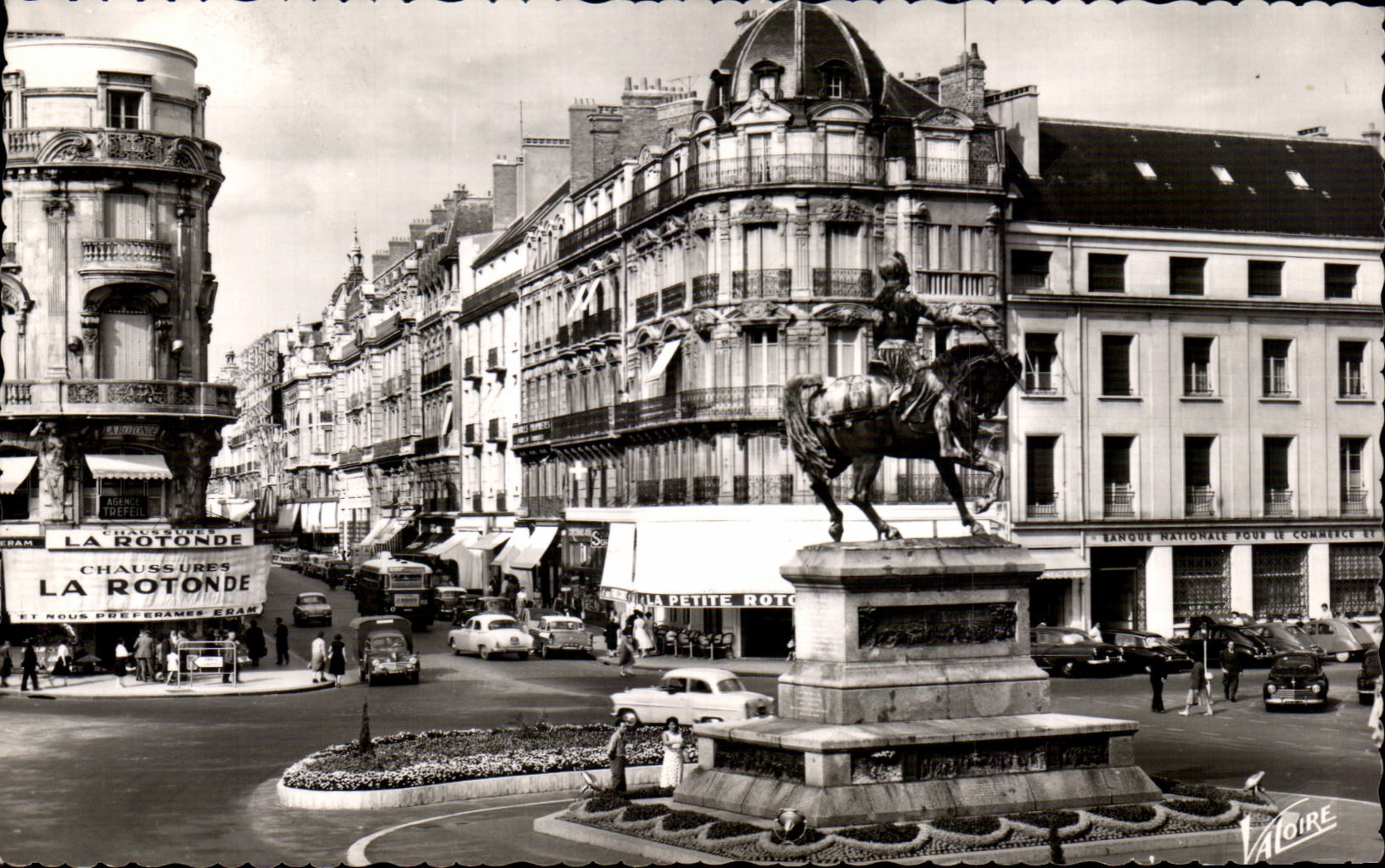 CPA orleans Statue de Jeanne d'arc
