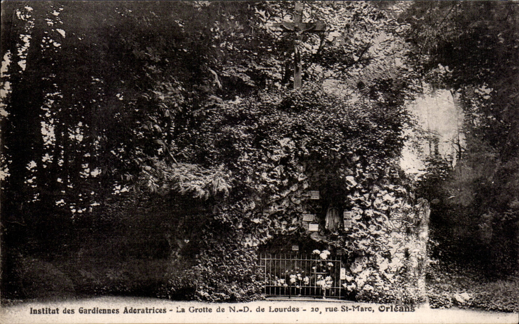 CPA orleans Institut des gardiennes adoratrices La grotte de ND de Lourdes 20 rue ST MArc