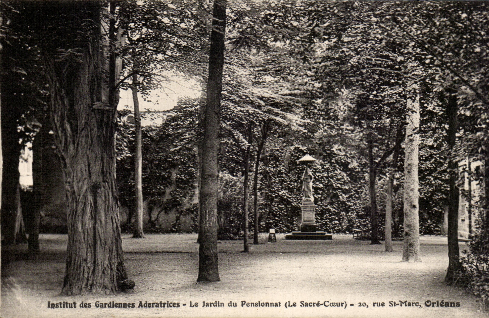 CPA Orleans Institut des gardiennes adoratrices Le jardin du pensionnat (le Sacre Coeur) 20 rue St Marc