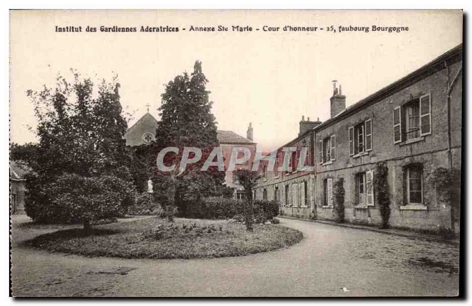 CPA Orleans Institut des Gardiennes adoratrices 20 rue st Marc Cour d'honneur