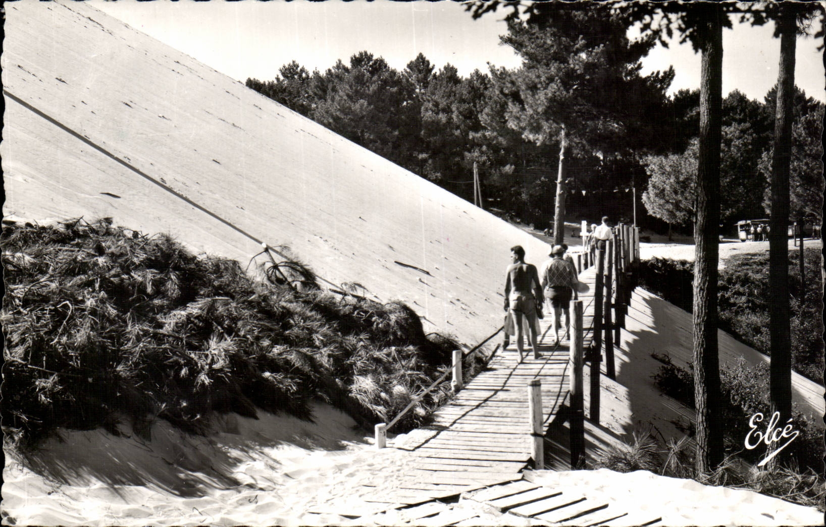 La Passerelle au pied de la Dune du Pyla — Bassin d'Arcachon (Gironde) — Éditeur L. Chataigneau